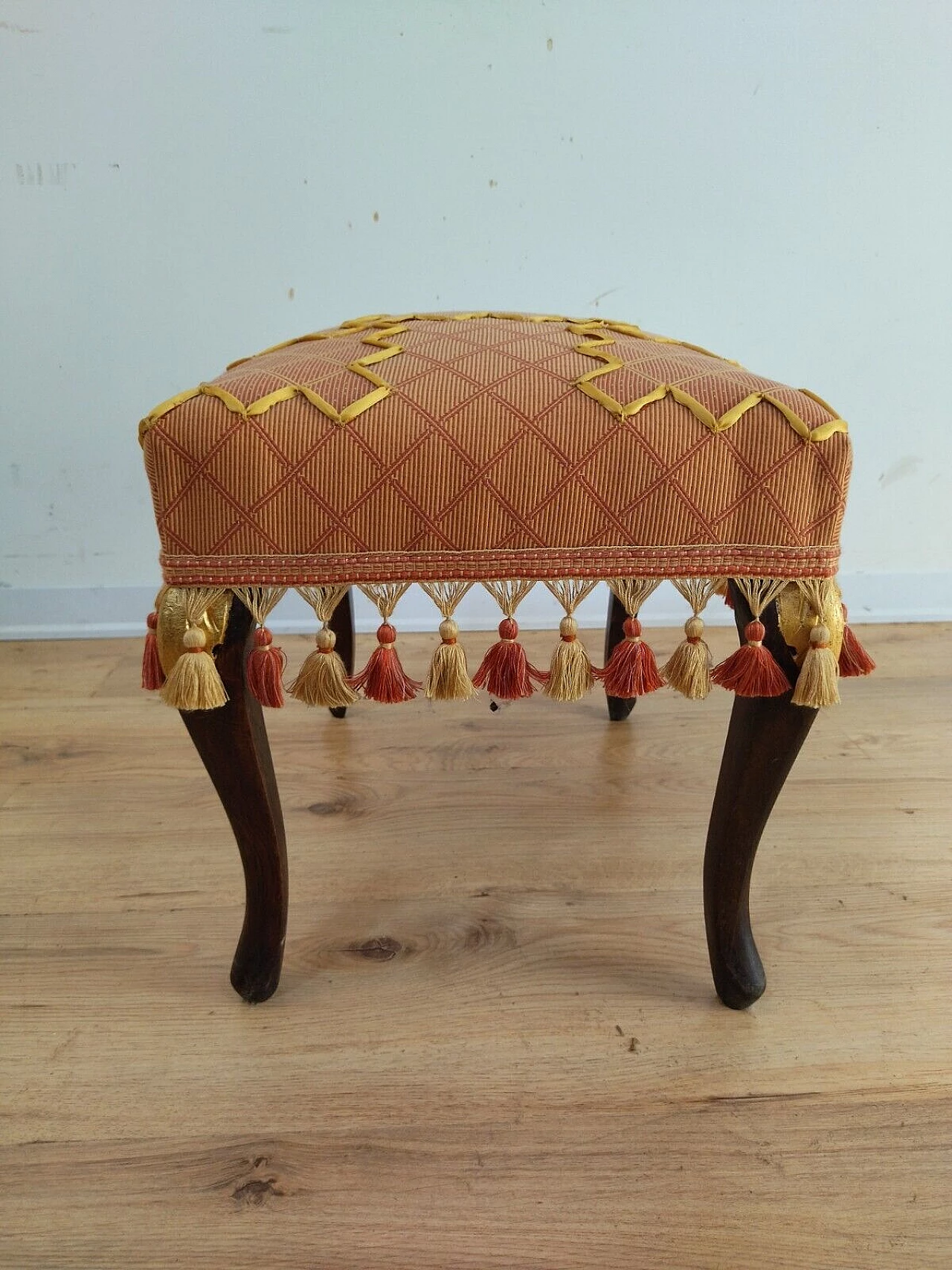 Sgabello stile Barocchetto in legno e tessuto rosa, inizio '900 8