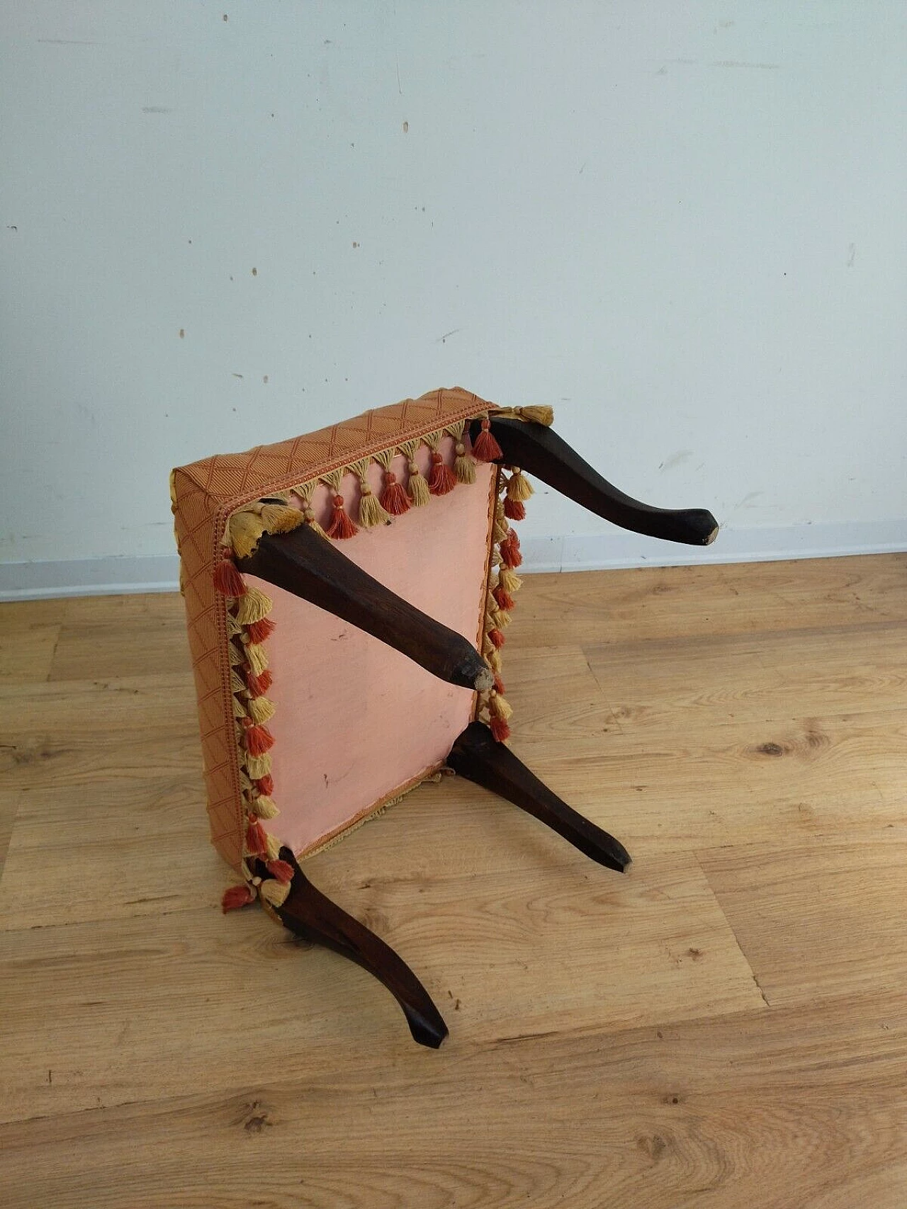 Sgabello stile Barocchetto in legno e tessuto rosa, inizio '900 10