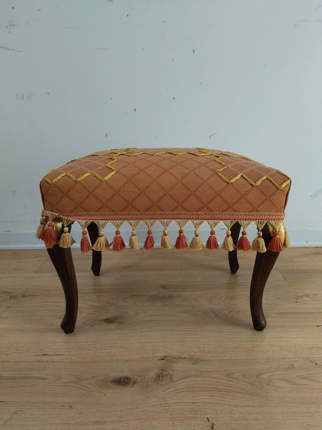 Sgabello stile Barocchetto in legno e tessuto rosa, inizio '900 11