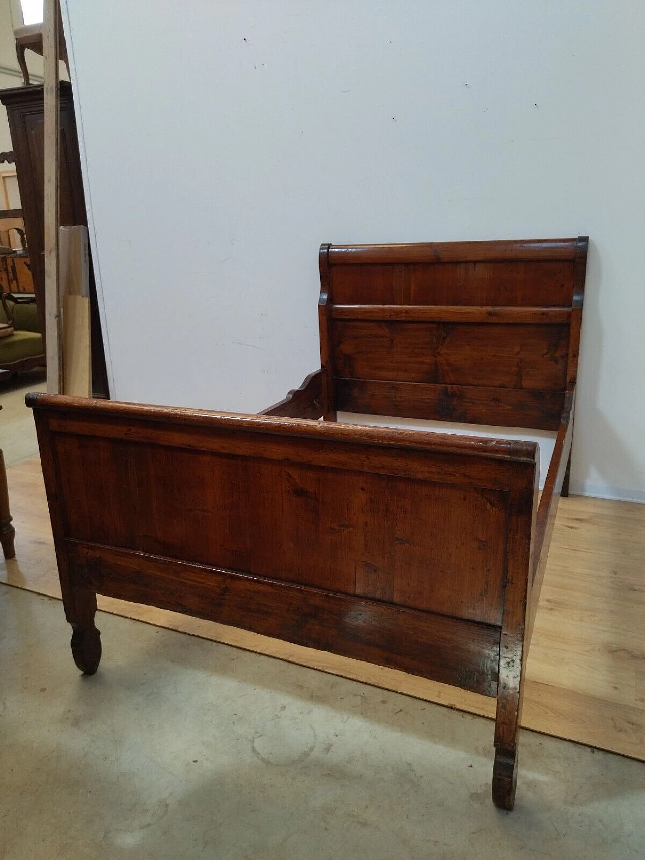 Letto Luigi Filippo in abete massello tinto noce, metà '800 1