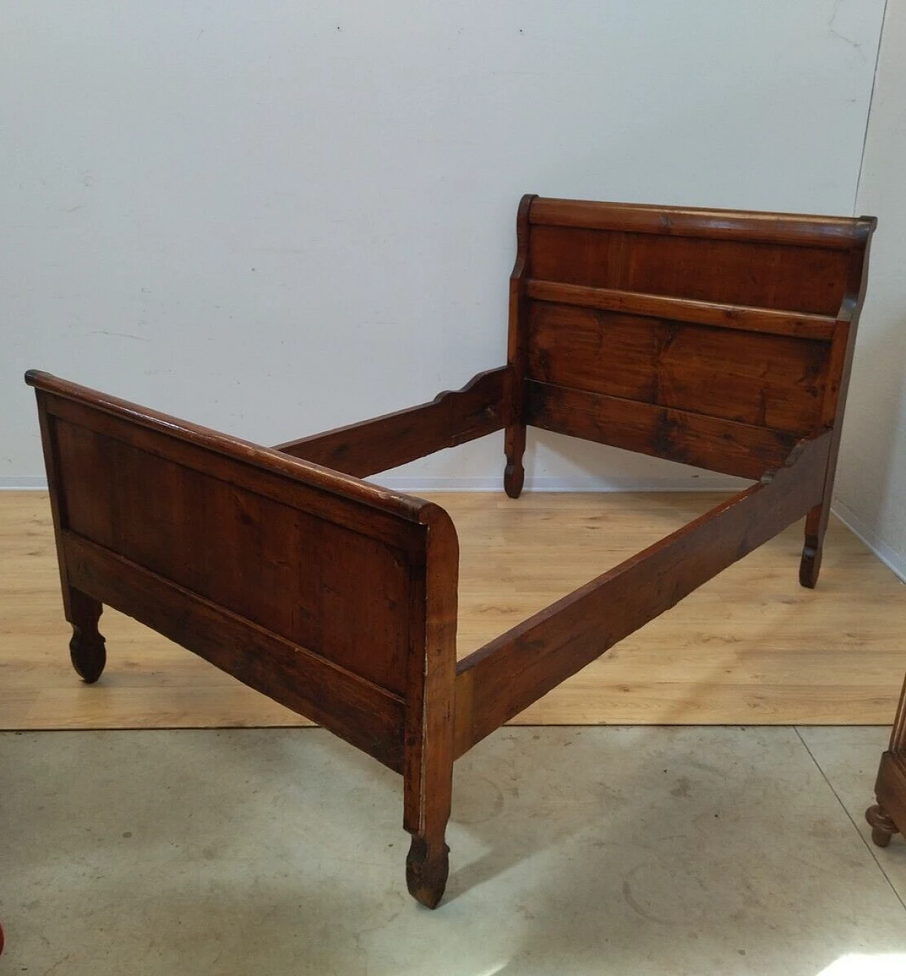 Letto Luigi Filippo in abete massello tinto noce, metà '800 4