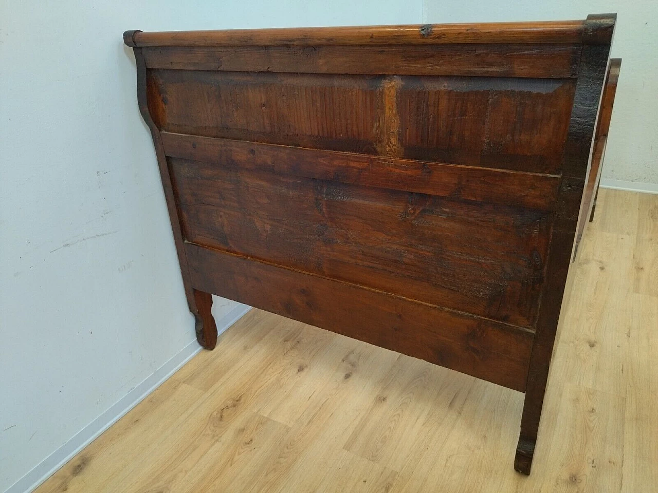 Letto Luigi Filippo in abete massello tinto noce, metà '800 10