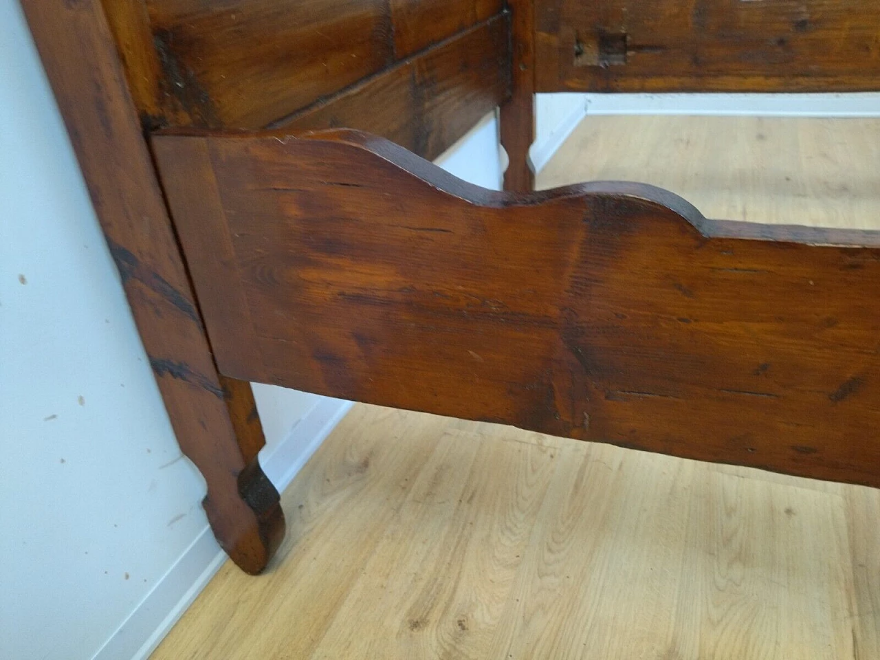 Letto Luigi Filippo in abete massello tinto noce, metà '800 17