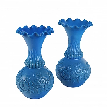 Coppia di vasi in vetro lattimo azzurro, fine '800