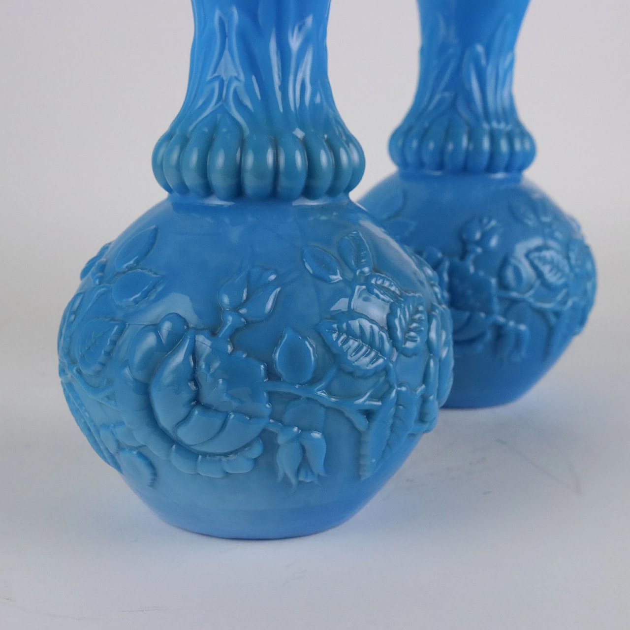 Coppia di vasi in vetro lattimo azzurro, fine '800 4