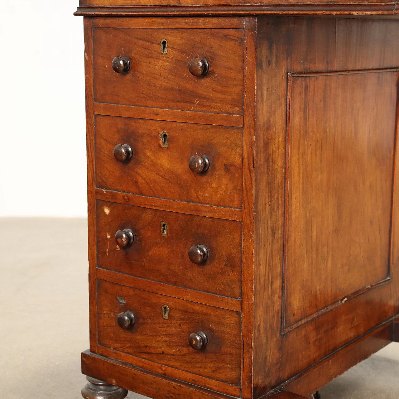 Davenport writing desk in walnut with caster feet, 1800s 6