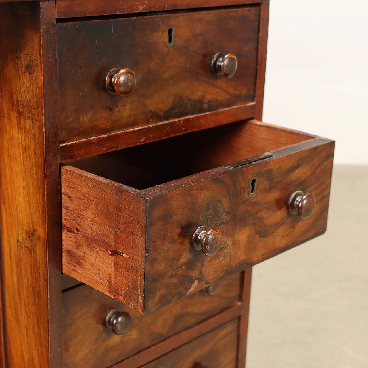 Davenport writing desk in walnut with caster feet, 1800s 7