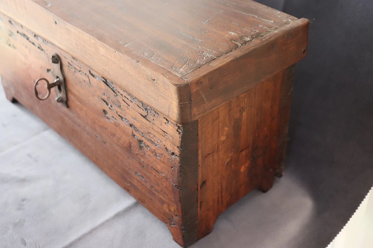 Poplar wood jewelry box, late 17th century 9