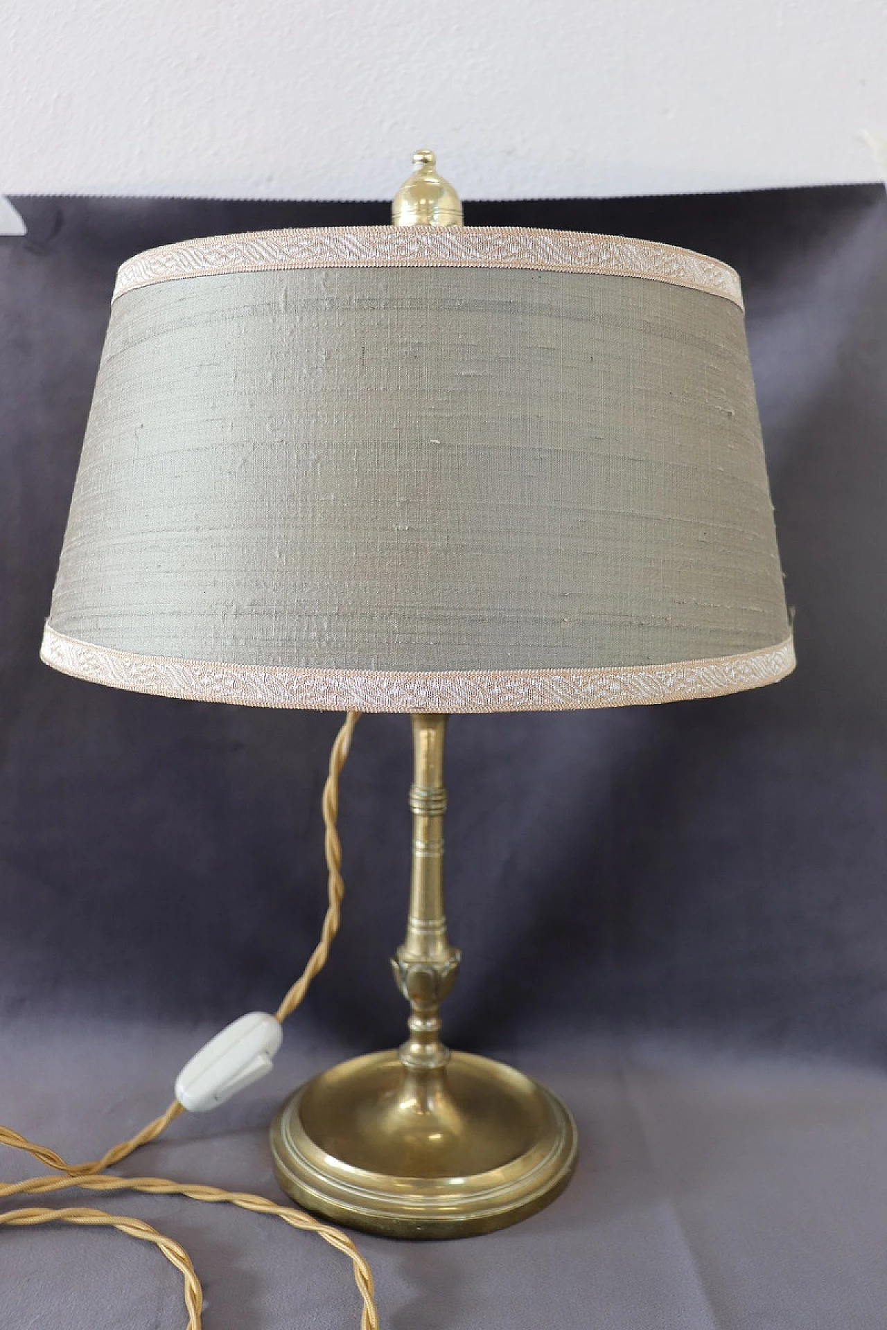 Table lamp in brass with green fabric lampshade, 1980s 4