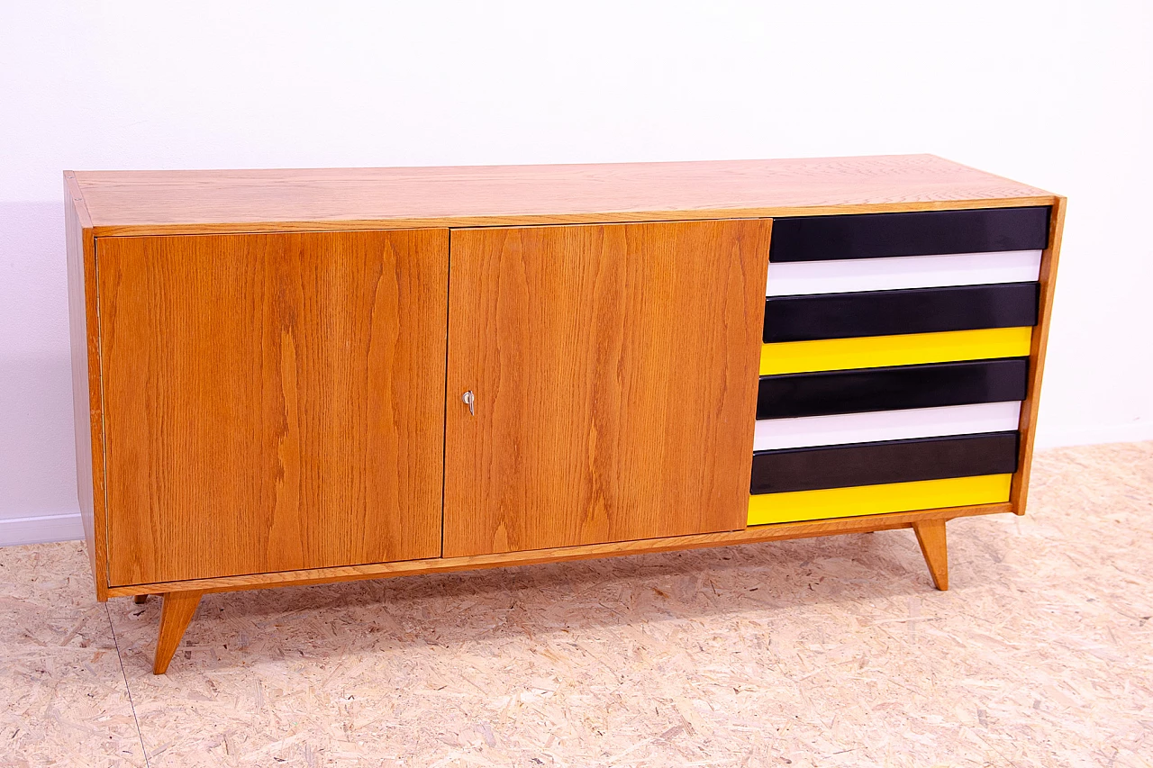 Credenza U-460 di Jiří Jiroutek per Interiér Praha, anni '60 3