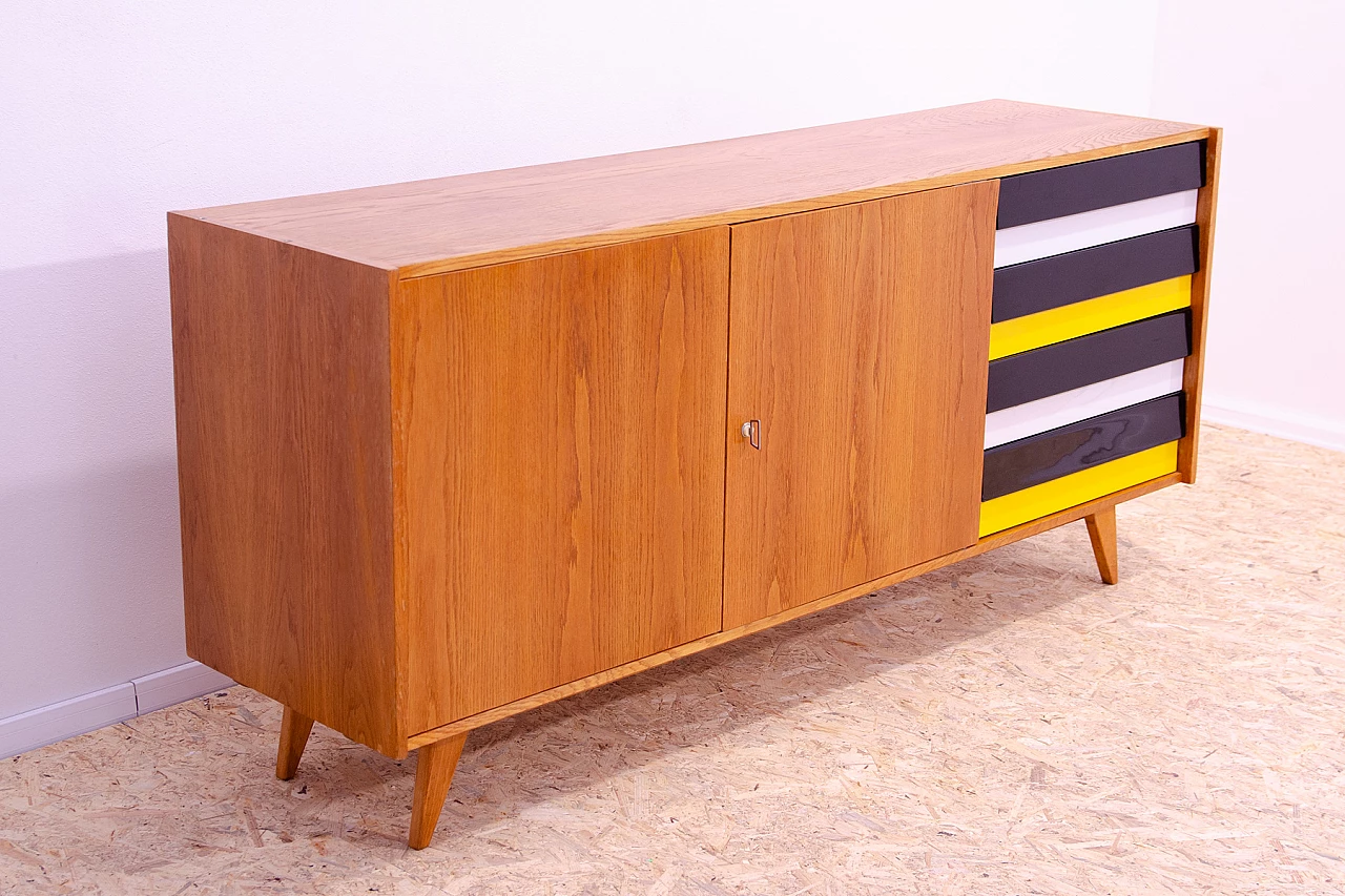 Credenza U-460 di Jiří Jiroutek per Interiér Praha, anni '60 4