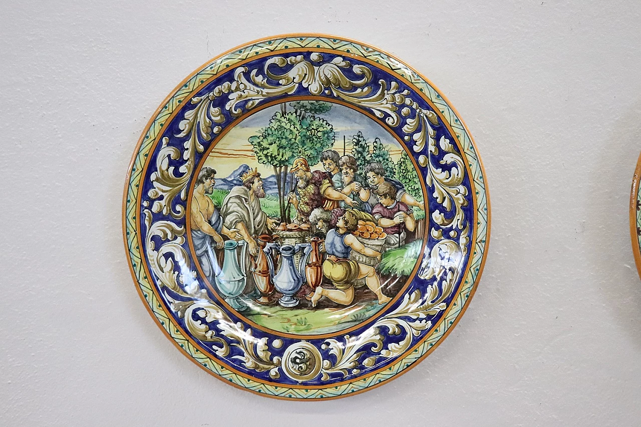 Pair of painted majolica wall plates, 19th century 3