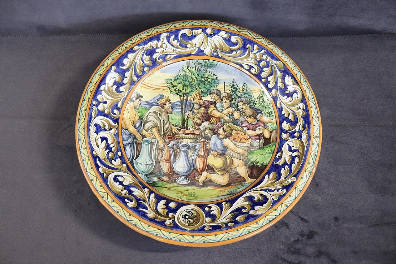 Pair of painted majolica wall plates, 19th century 10
