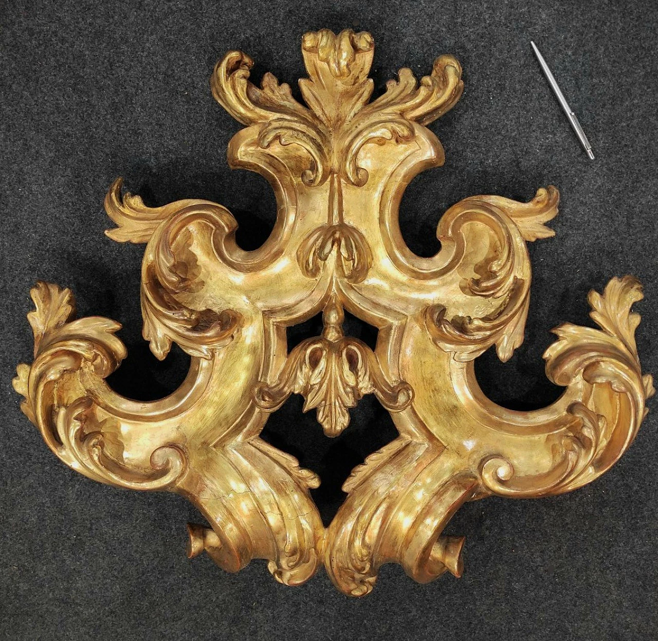 Carved and gilded wooden frieze, 18th century 4