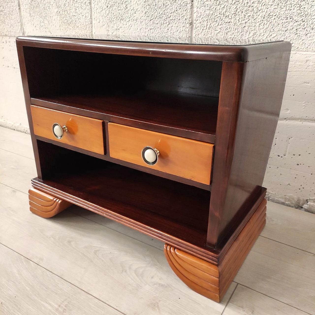 Pair of bedside tables in mahogany and cherry wood, 1930s 4