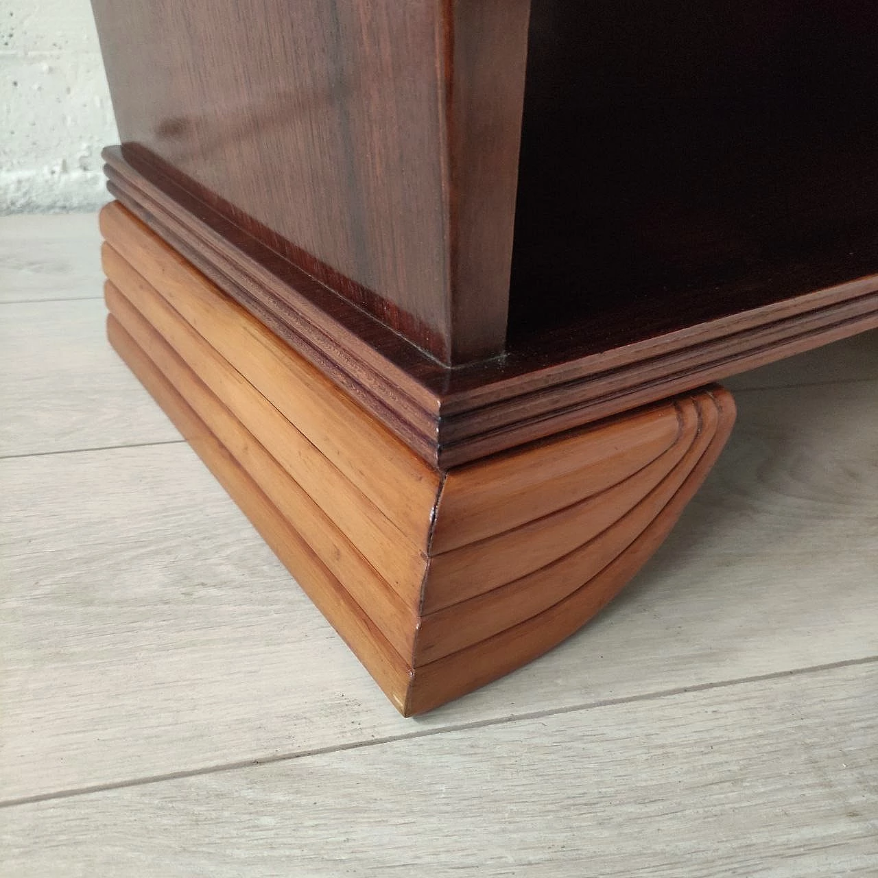 Pair of bedside tables in mahogany and cherry wood, 1930s 6
