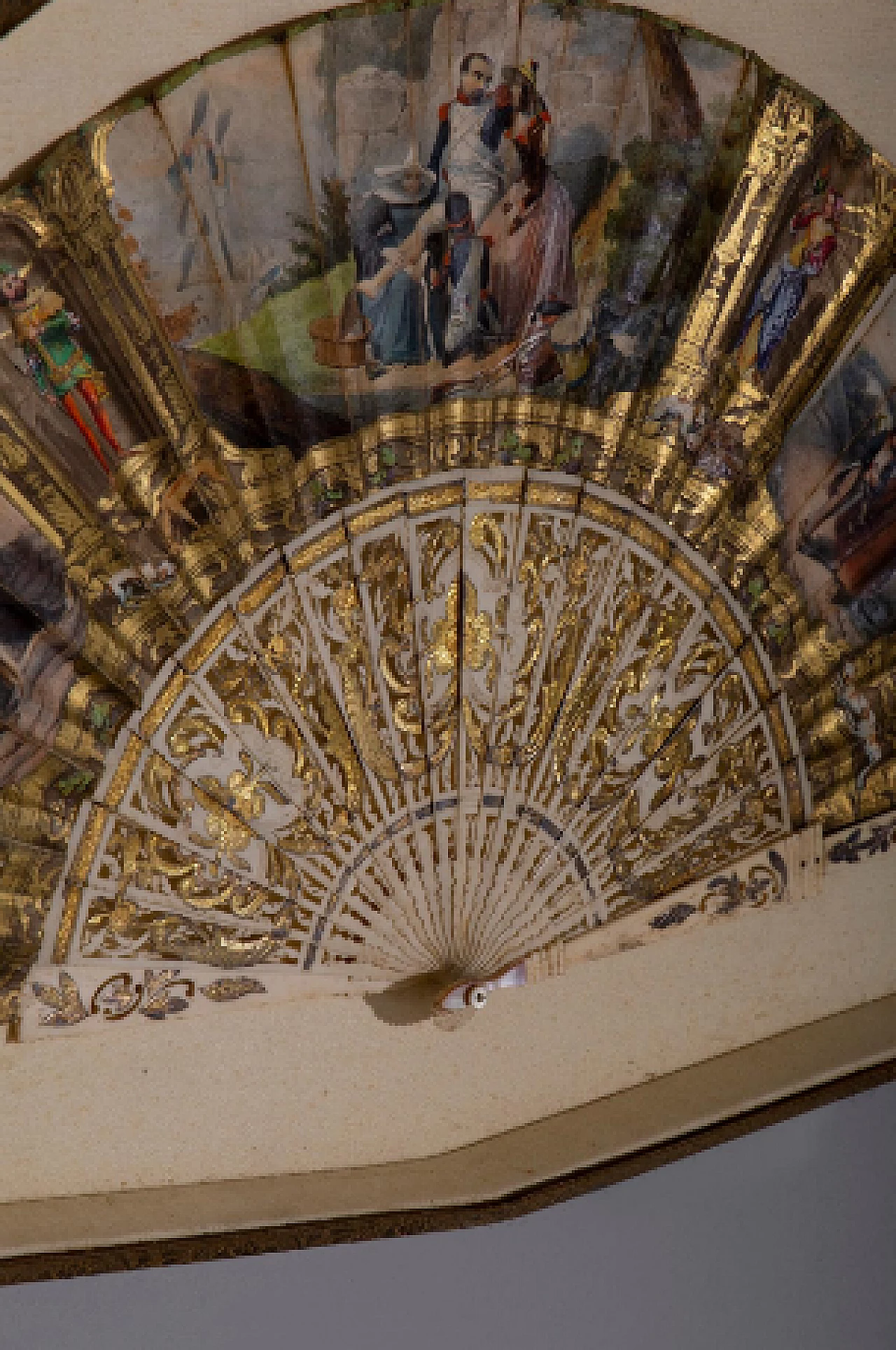 Painted silk fan with case, late 19th century 5