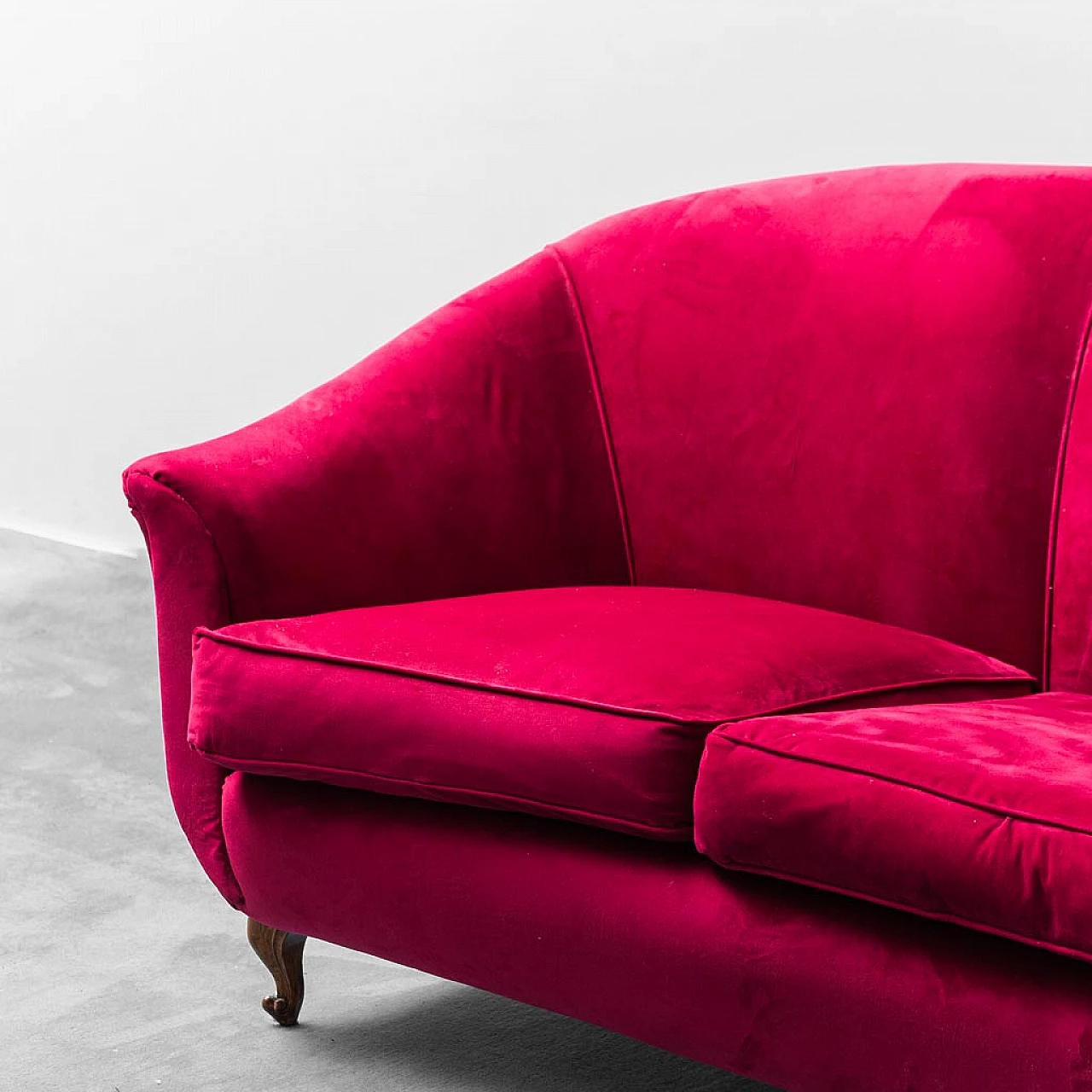 3-Seater sofa in red velvet, 1950s 4