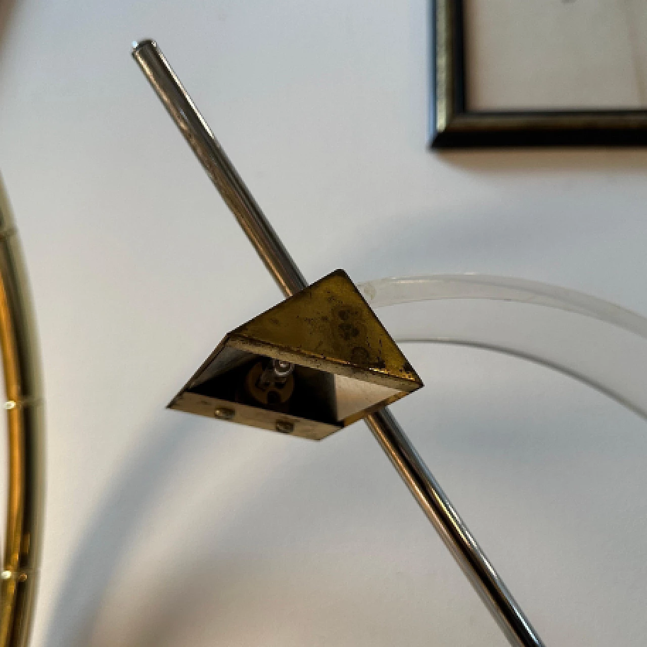 Lampada da tavolo ad arco in plexiglass e metallo, anni '80 6