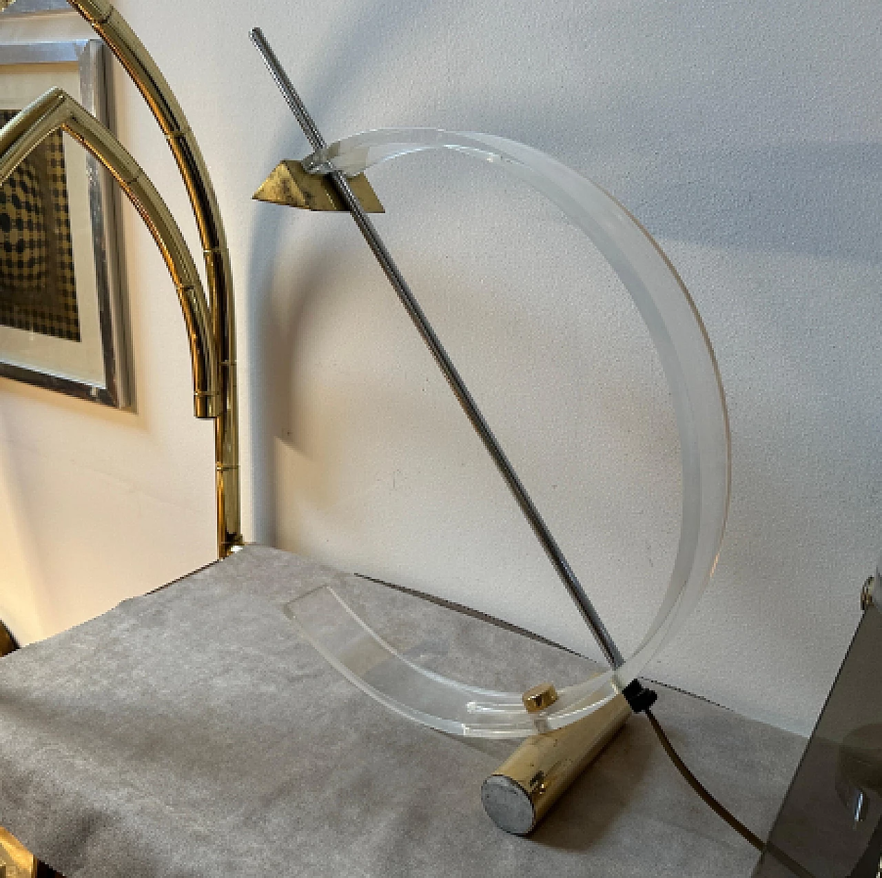 Lampada da tavolo ad arco in plexiglass e metallo, anni '80 11