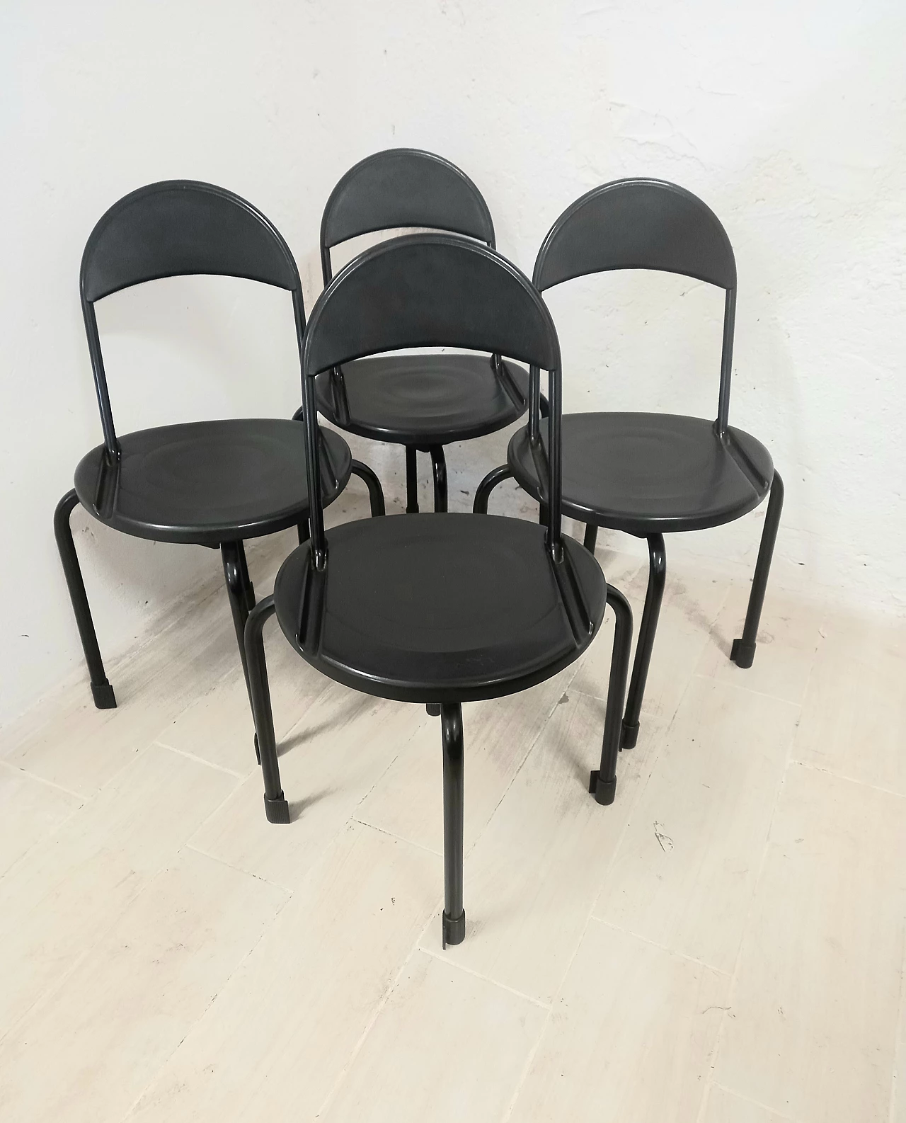 4 Black Clam folding chairs by Lucci & Orlandini for Lamm, 1980s 2