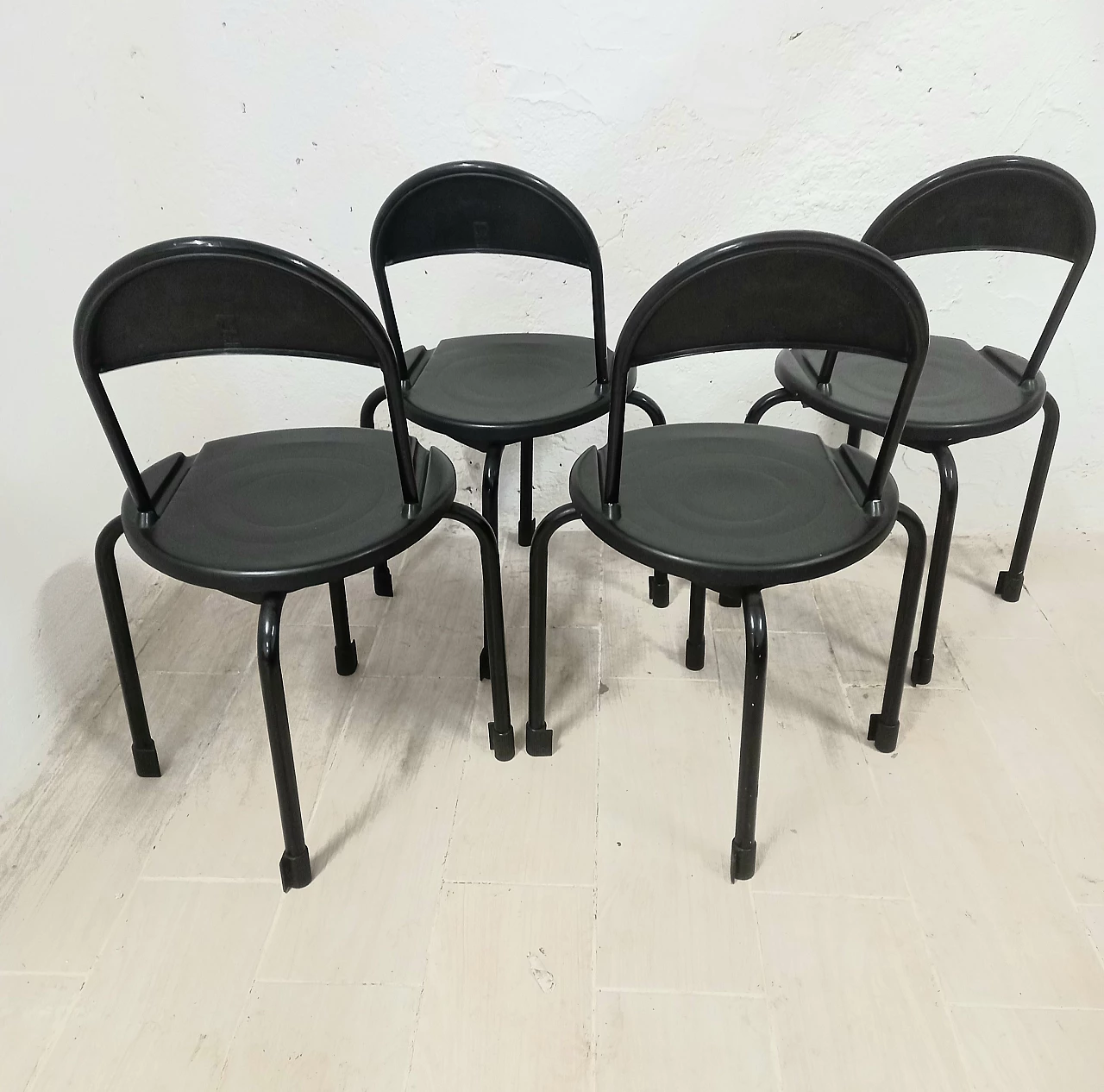 4 Black Clam folding chairs by Lucci & Orlandini for Lamm, 1980s 5