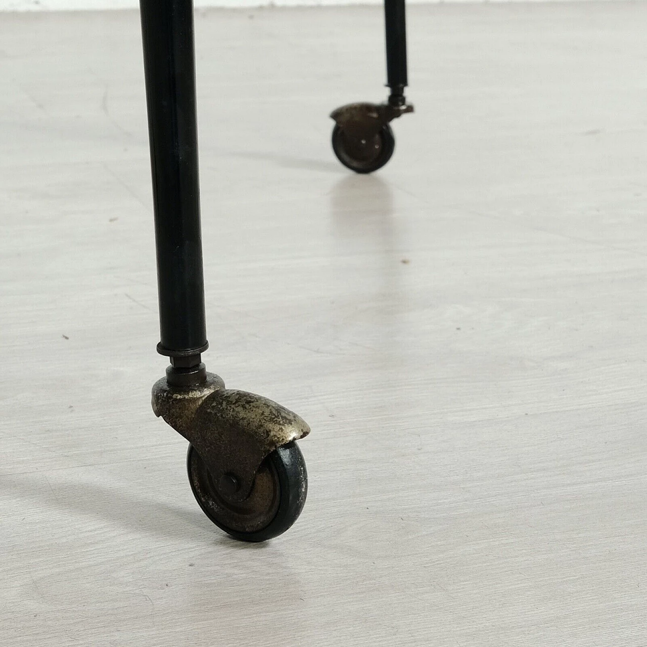 Carrello porta tv in ferro smaltato e palissandro di Rolein, anni '50 8