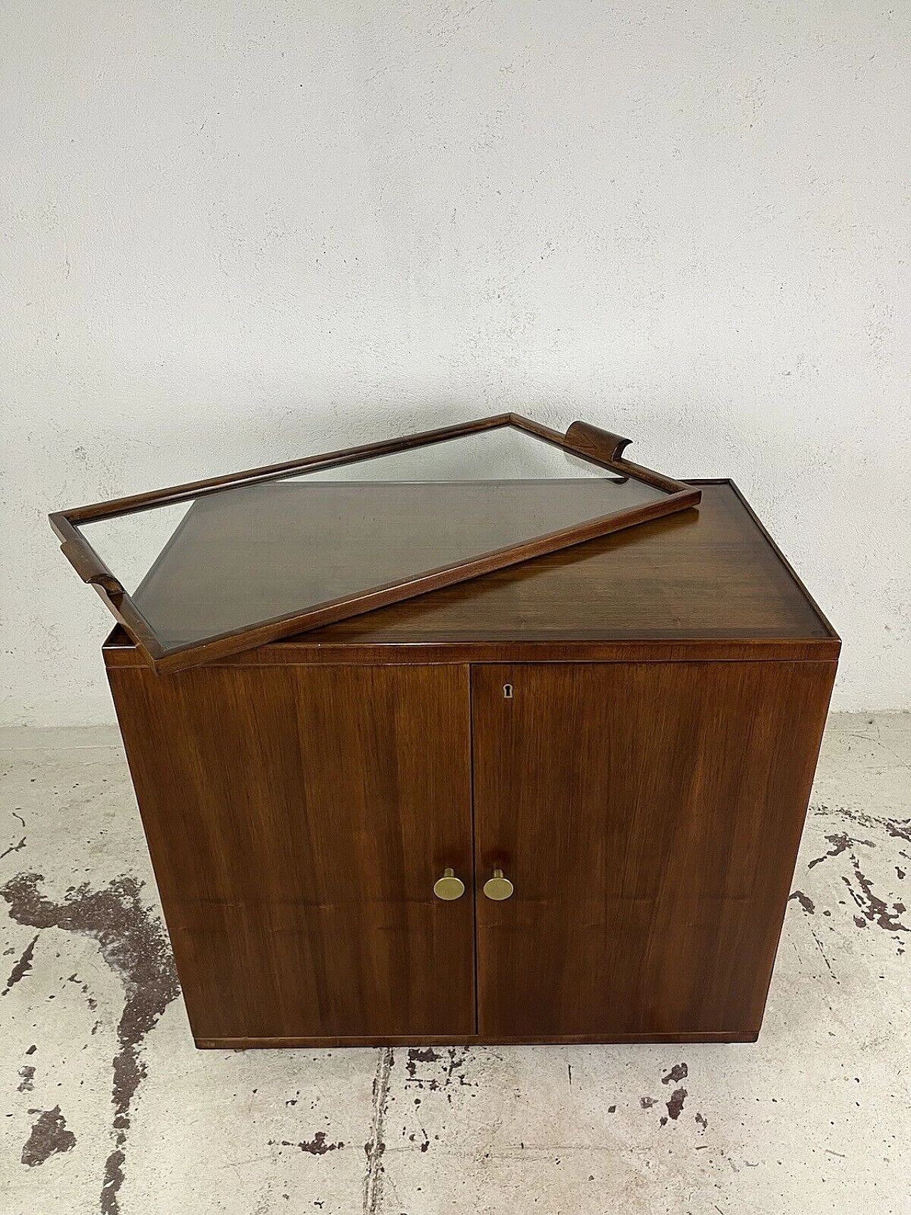 Mobile bar con rotelle in legno, vetro e ottone, anni '70 11