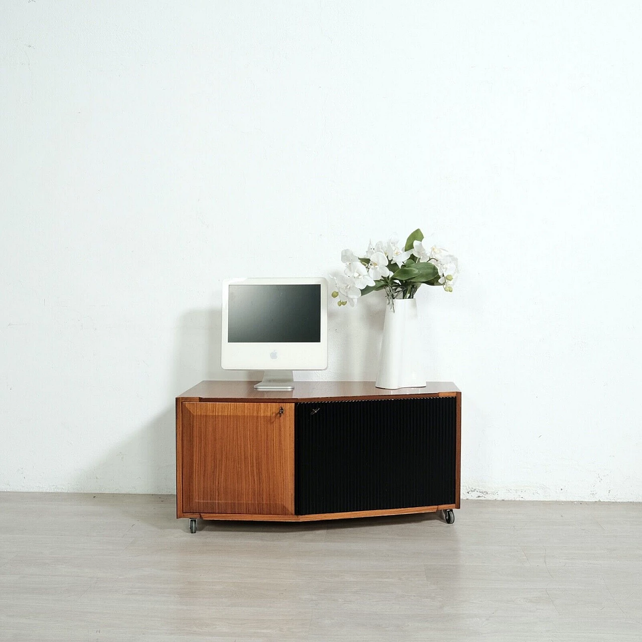 Wood TV stand cabinet attributed to Vittorio Dassi, 1960s 1