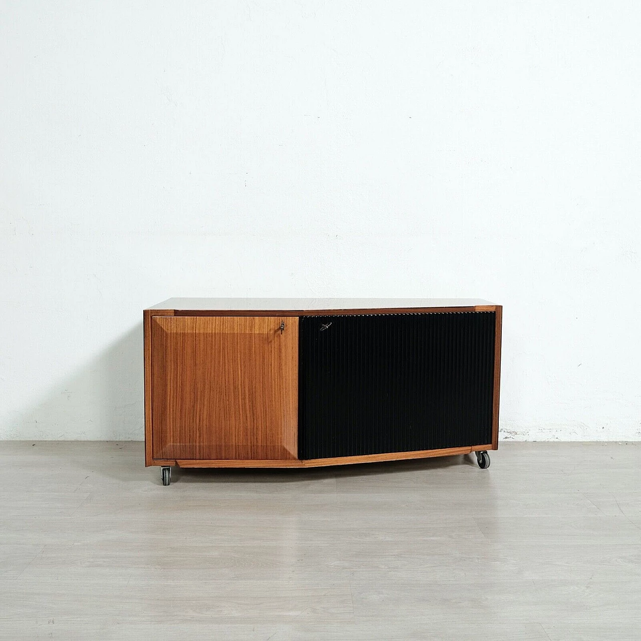 Wood TV stand cabinet attributed to Vittorio Dassi, 1960s 3