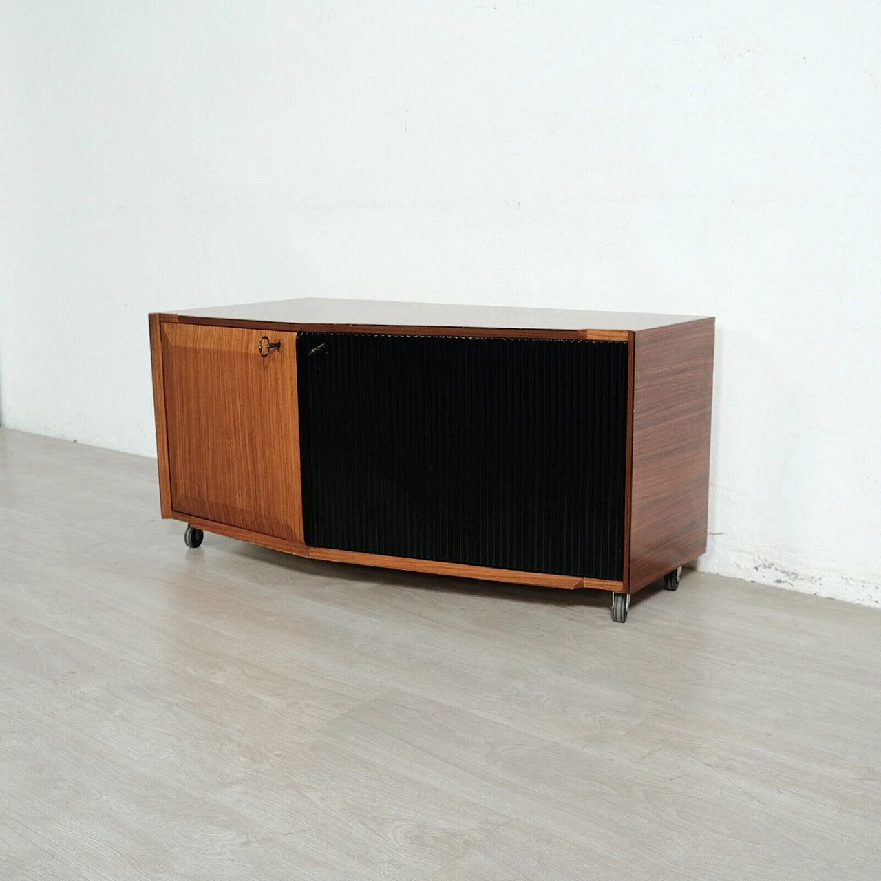 Wood TV stand cabinet attributed to Vittorio Dassi, 1960s 4