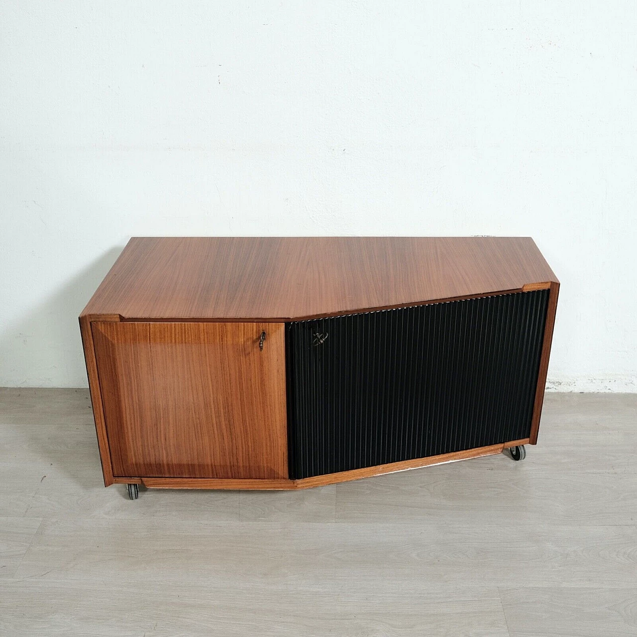 Wood TV stand cabinet attributed to Vittorio Dassi, 1960s 9