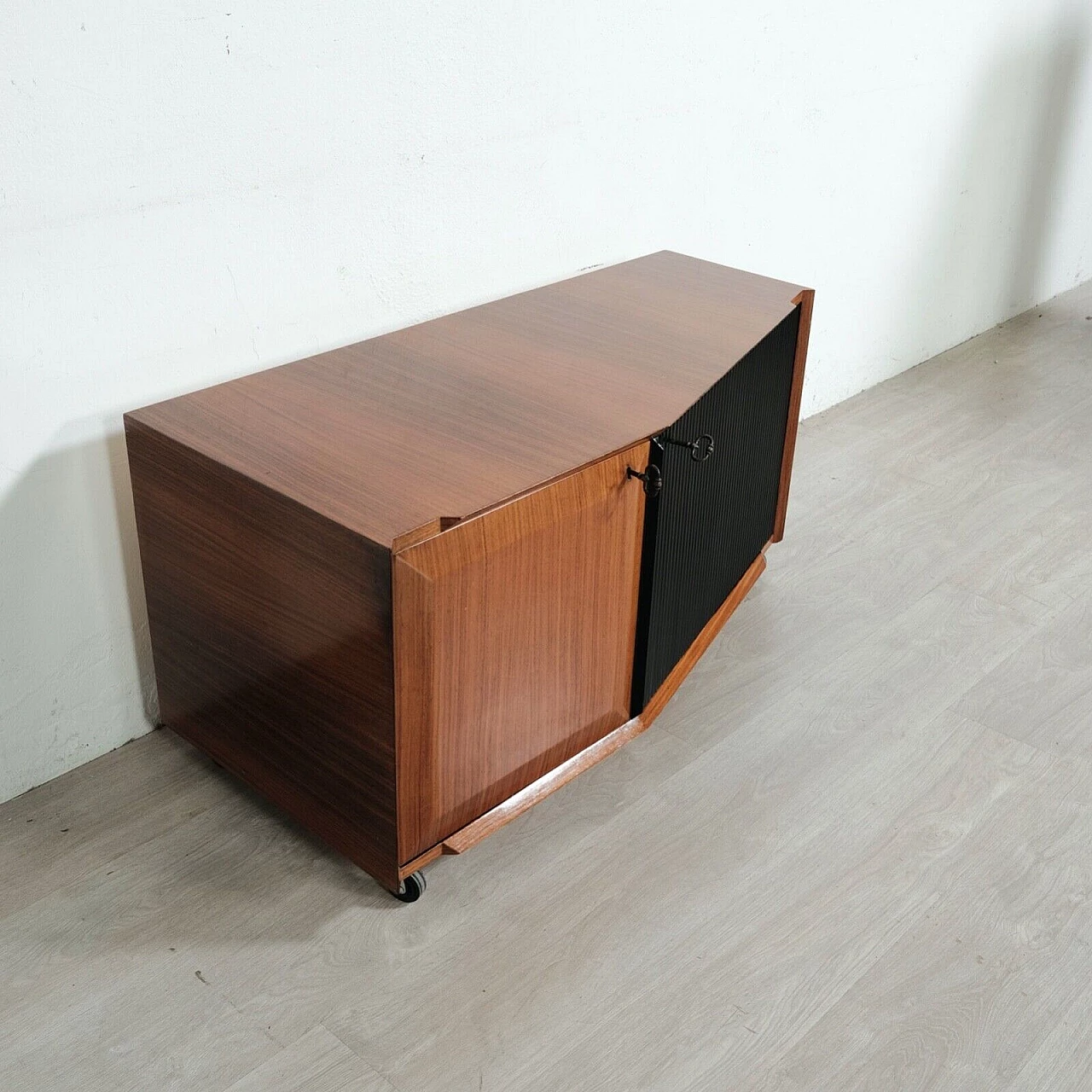 Wood TV stand cabinet attributed to Vittorio Dassi, 1960s 10