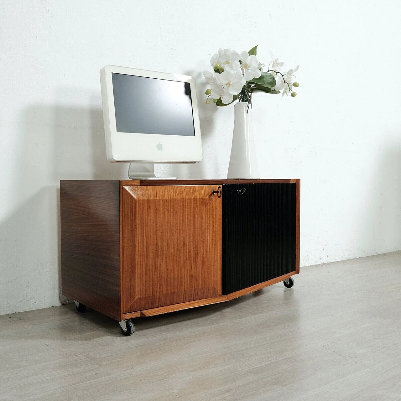 Wood TV stand cabinet attributed to Vittorio Dassi, 1960s 22