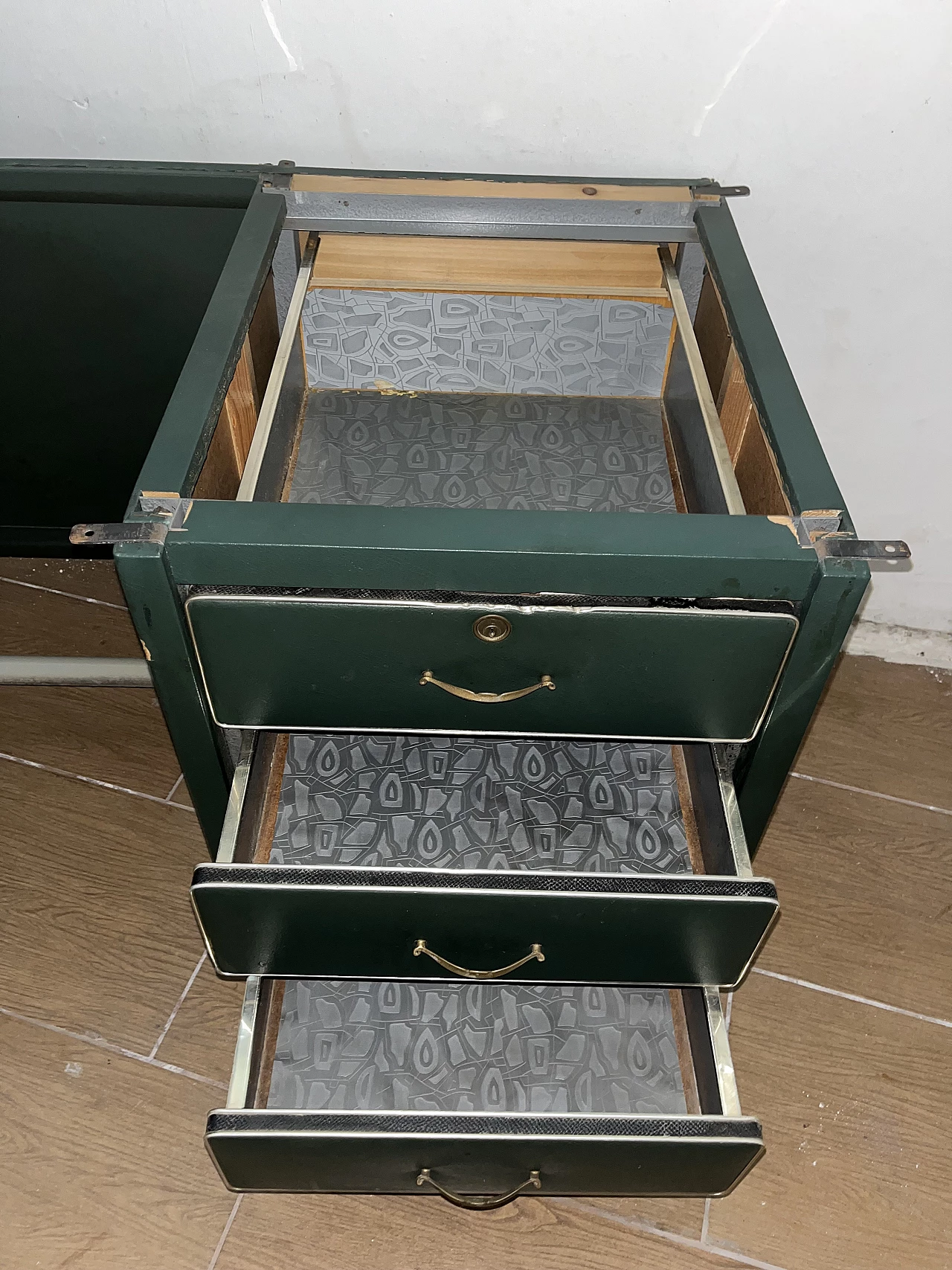 Desk in green leather by Umberto Mascagni, 1950s 5