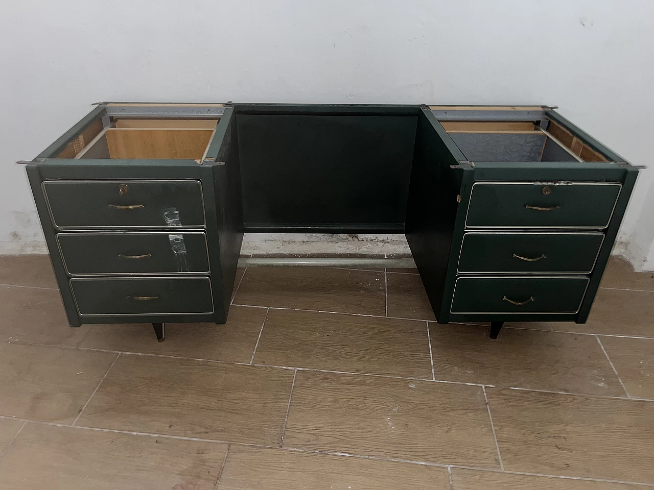 Desk in green leather by Umberto Mascagni, 1950s 8