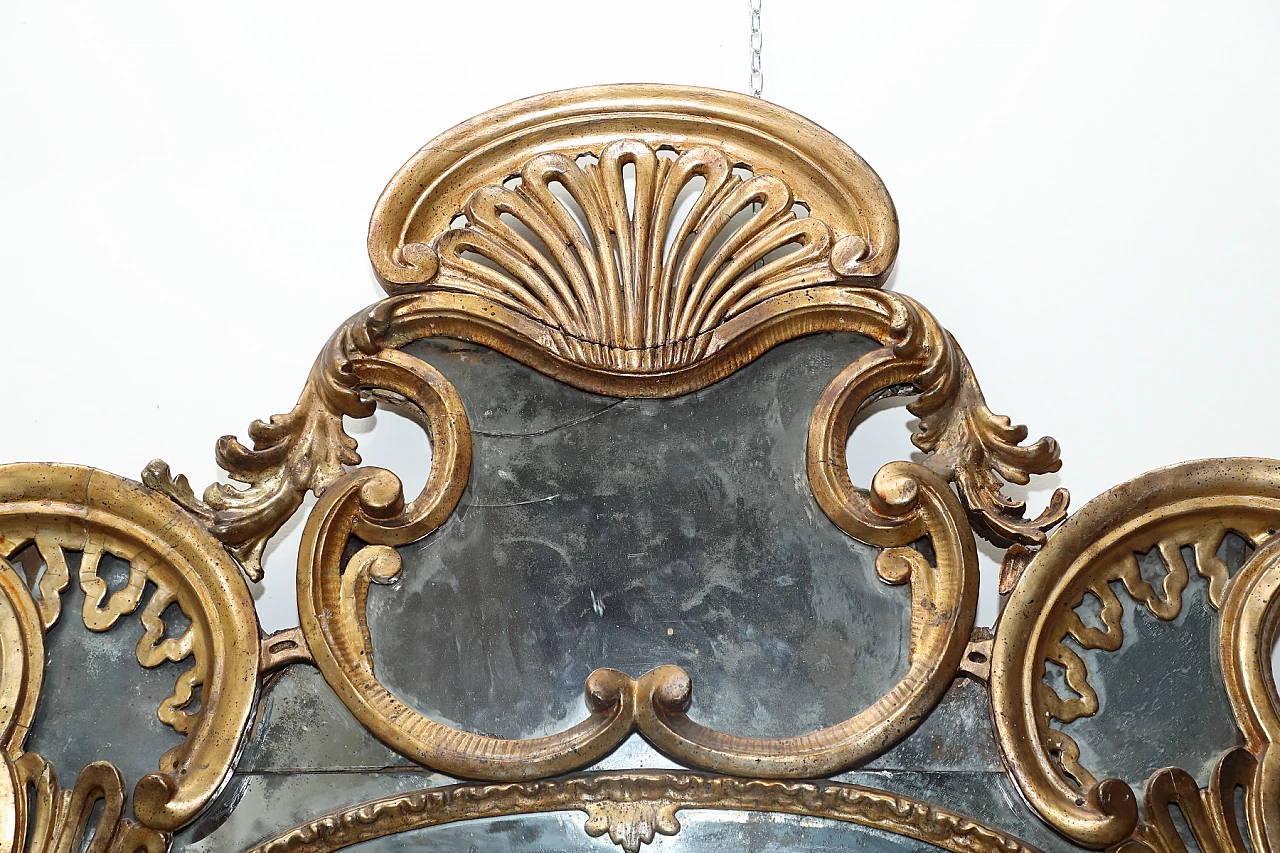 Specchio in legno dorato con cimelio a conchiglia, '800 2