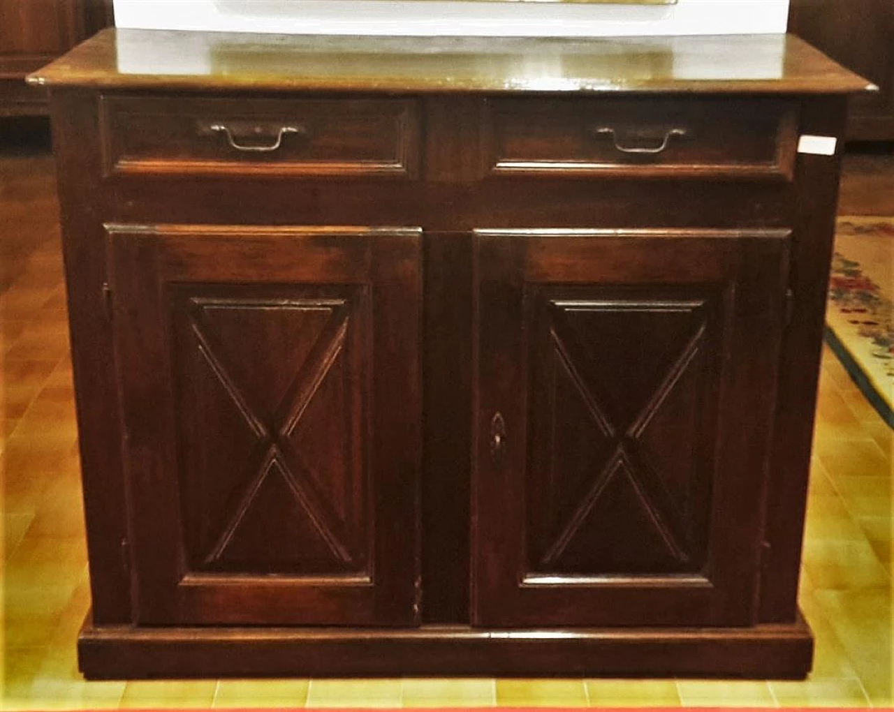 Credenza in noce a due cassetti e ante, inizio '700 1