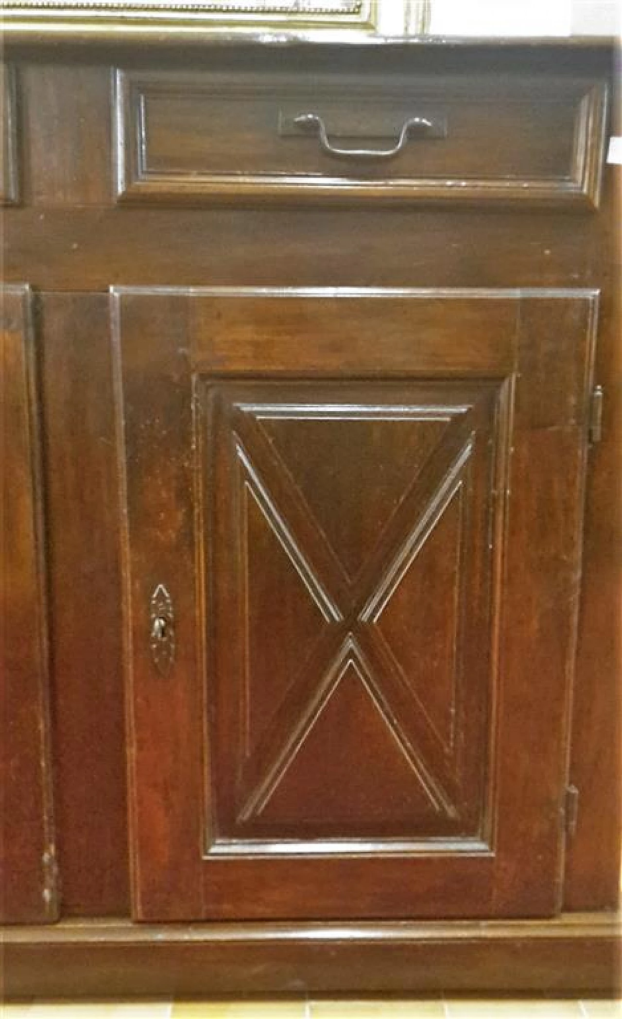 Credenza in noce a due cassetti e ante, inizio '700 2