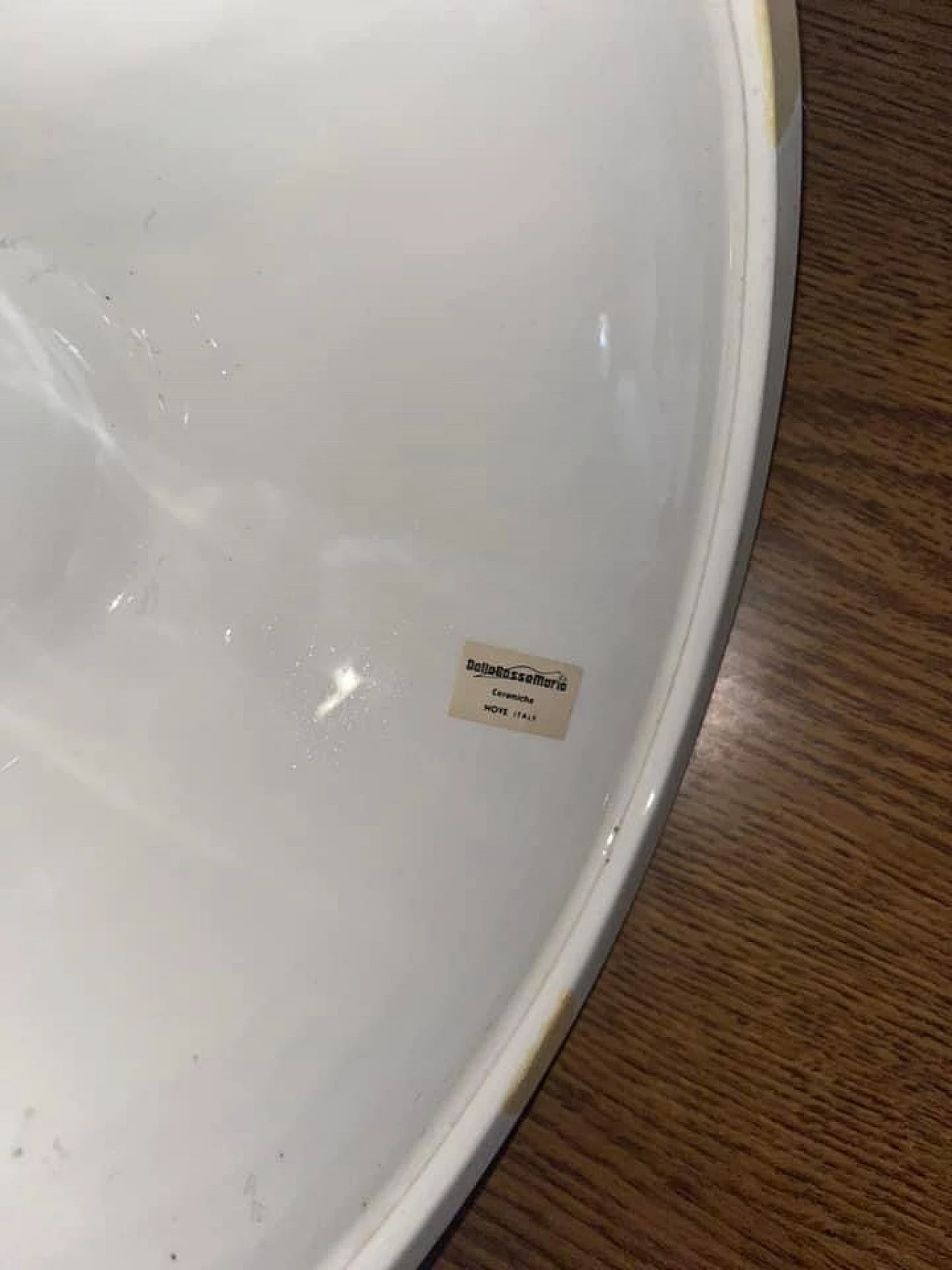 Vaso in ceramica bianca e nera a forma di tromba, anni '50 8