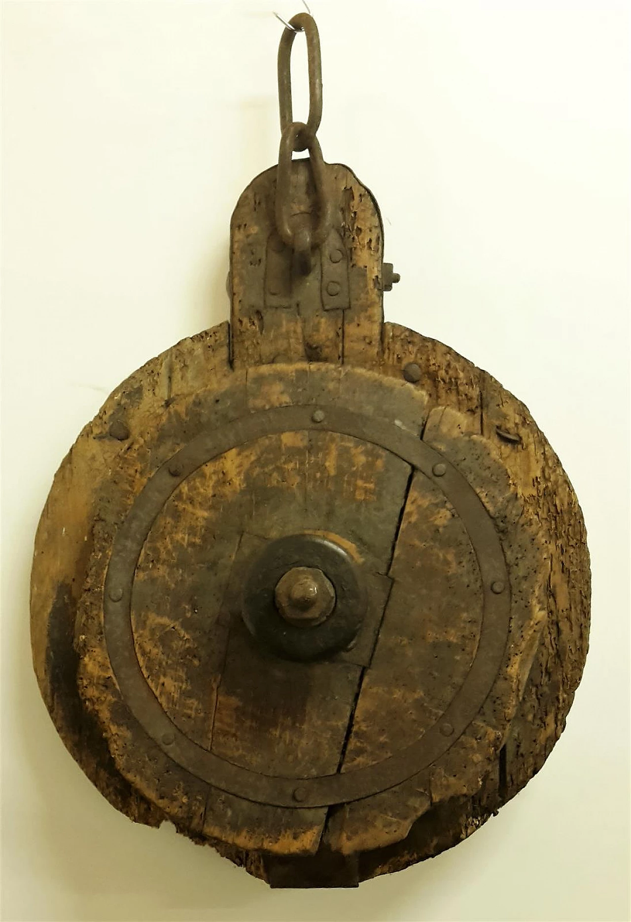 Wooden towing pulley, early 20th century 1
