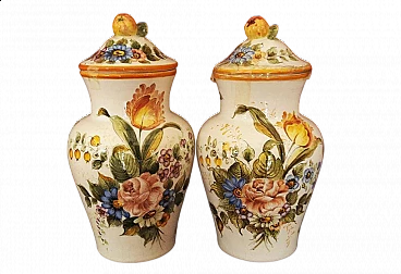 Coppia di vasi con coperchio in ceramica di Bassano dipinti a mano