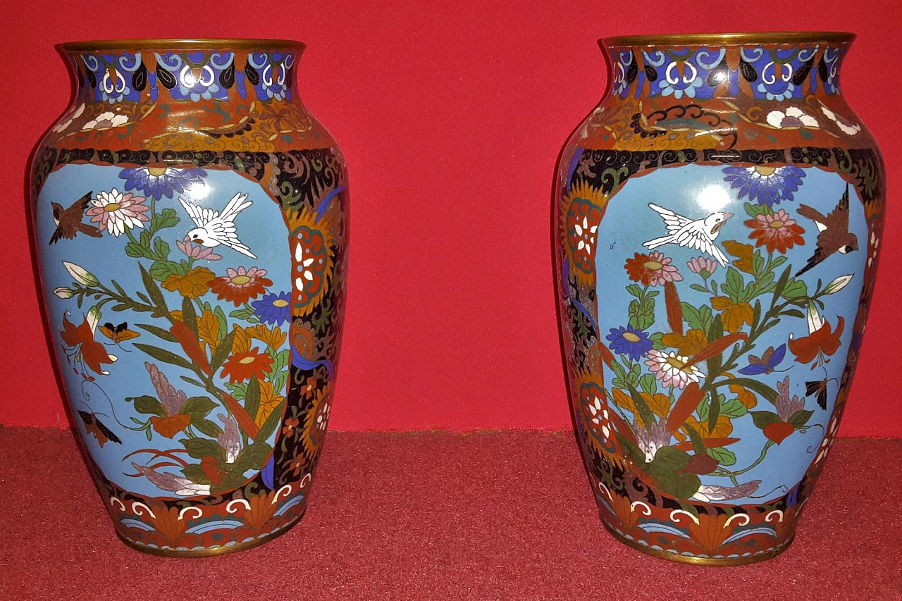 Coppia di vasi in smalto cloisonnè, fine '800 1