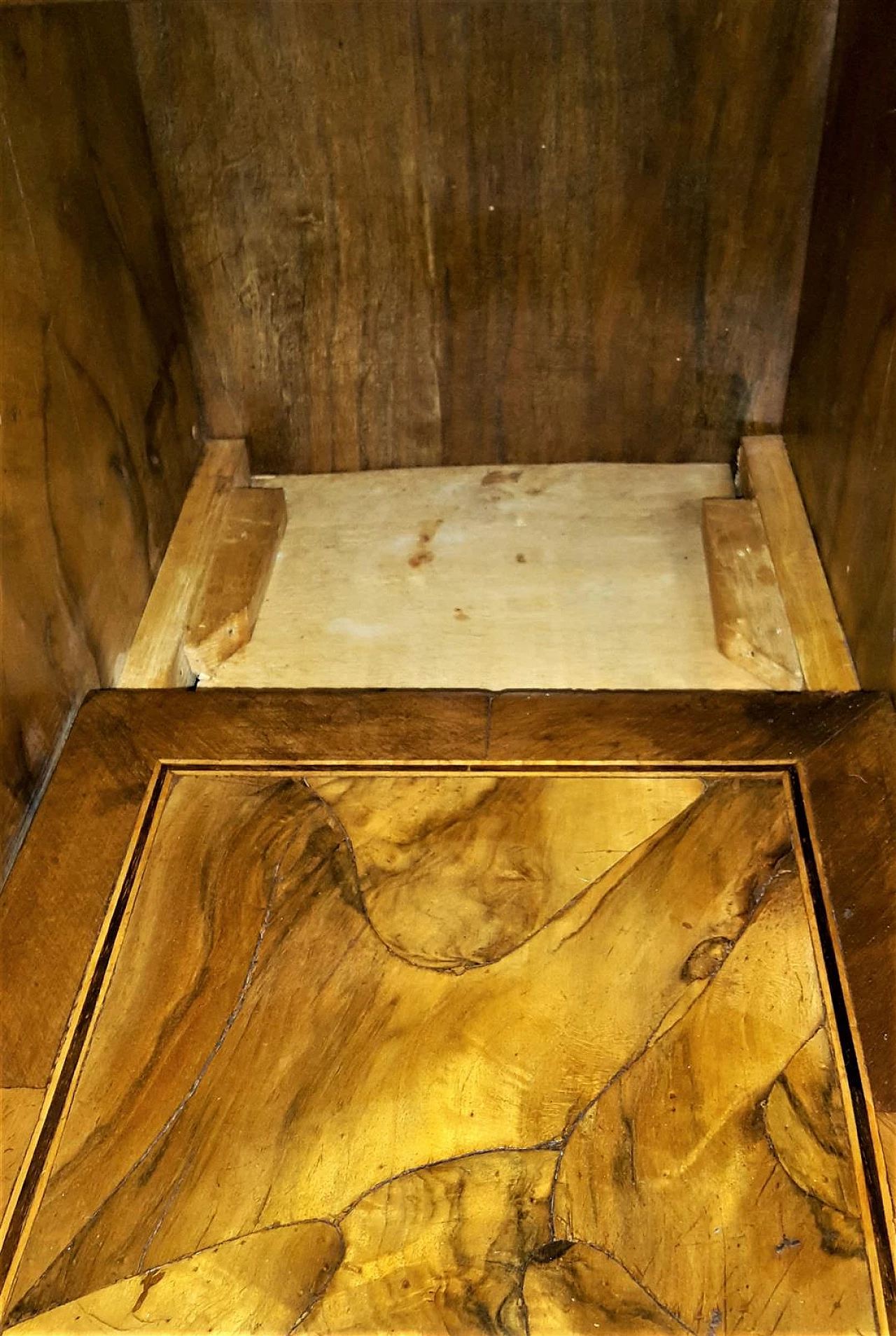 Mobile da ingresso in noce e radica di noce, anni '20 6