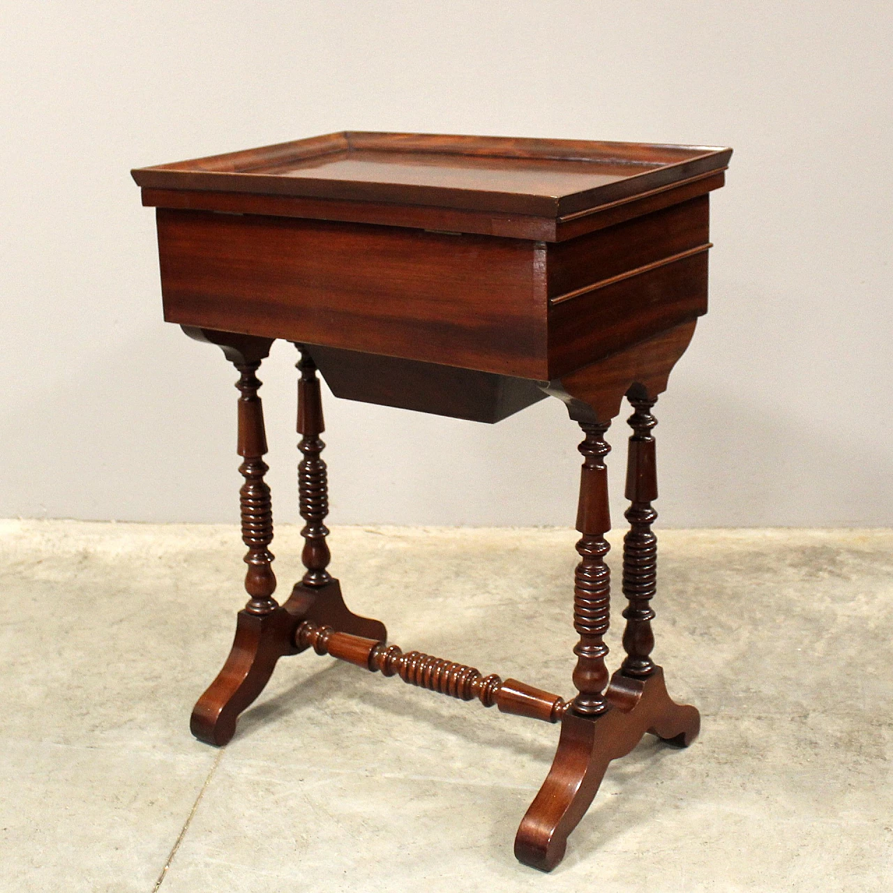 Mahogany and mahogany feather side table, second half of 19th century 5