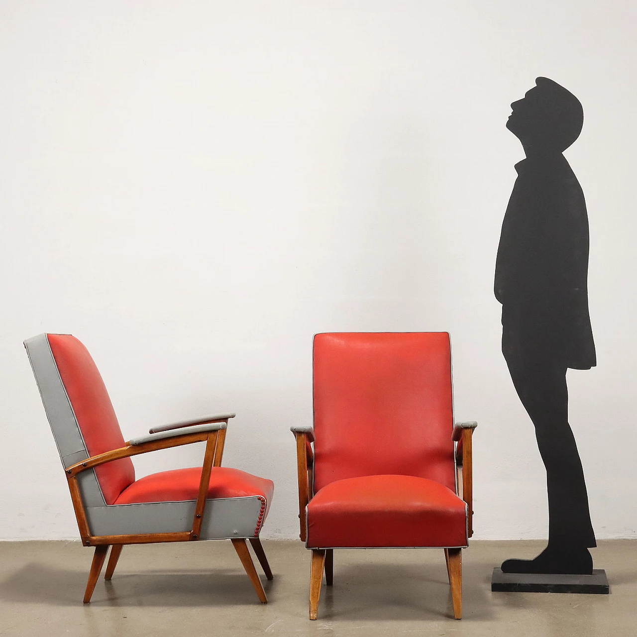 Coppia di poltrone in faggio tinto e skai, anni '50 2