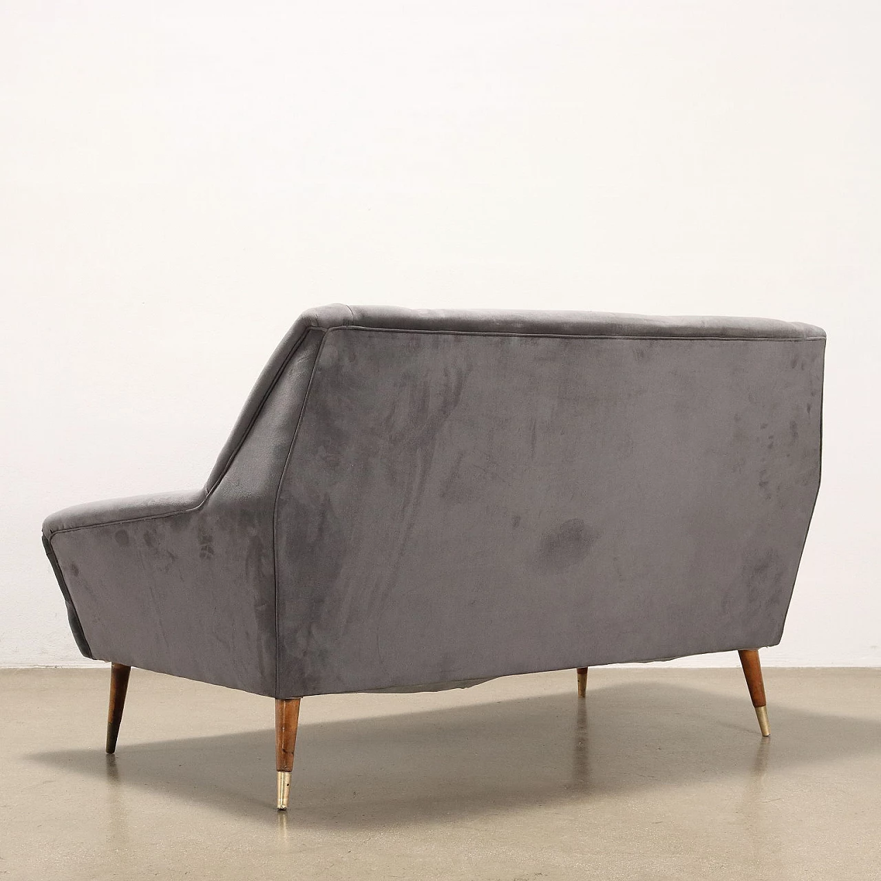 Fabric sofa with wooden legs and brass finial, 1950s 8