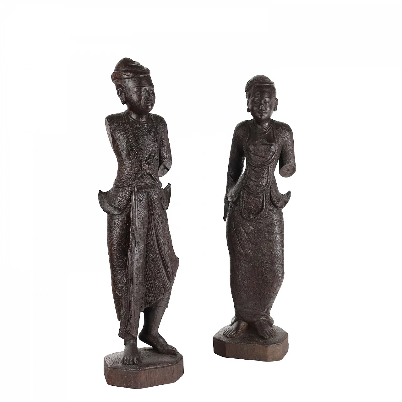 Coppia di sculture in legno raffiguranti figure birmane, inizio '900 1