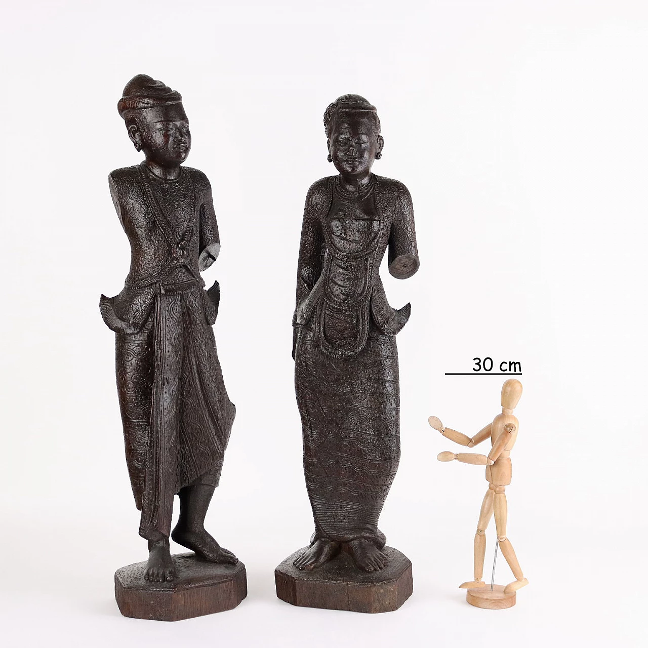 Coppia di sculture in legno raffiguranti figure birmane, inizio '900 2