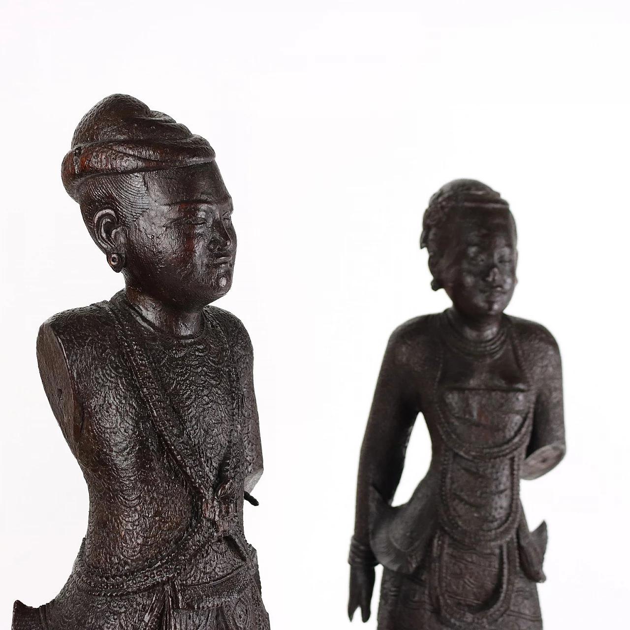 Coppia di sculture in legno raffiguranti figure birmane, inizio '900 3